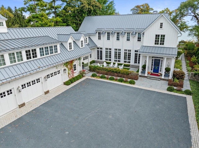 view of front facade featuring a garage