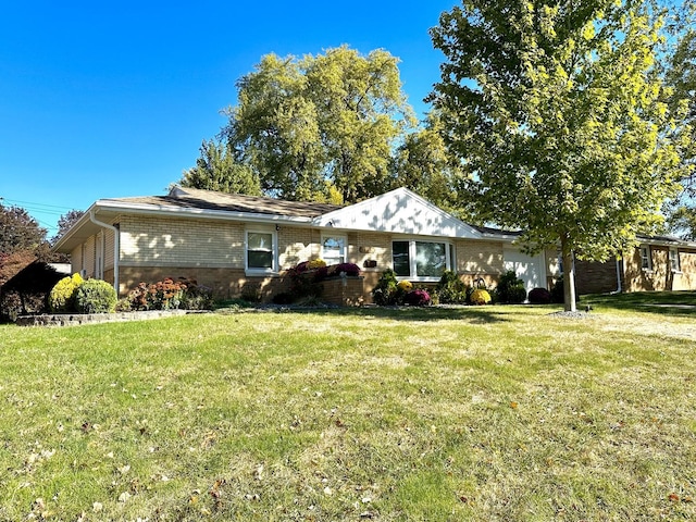 ranch-style house featuring a front yard