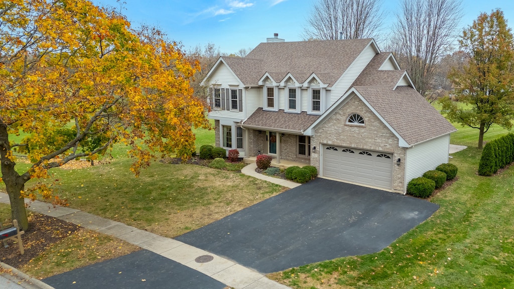 view of front of home featuring a front lawn and a garage