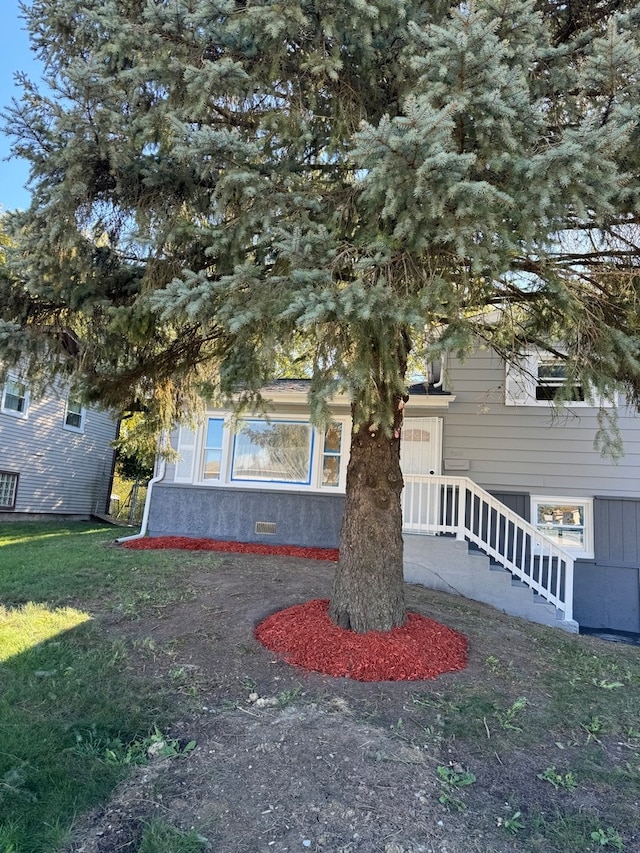 exterior space featuring a lawn