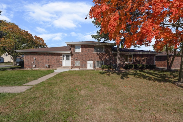 back of house featuring a lawn