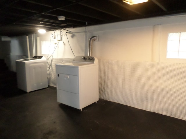 basement featuring washer / clothes dryer