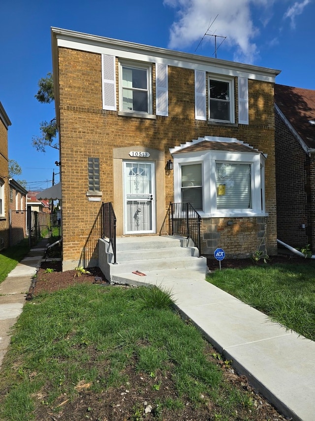 view of front of property featuring a front lawn