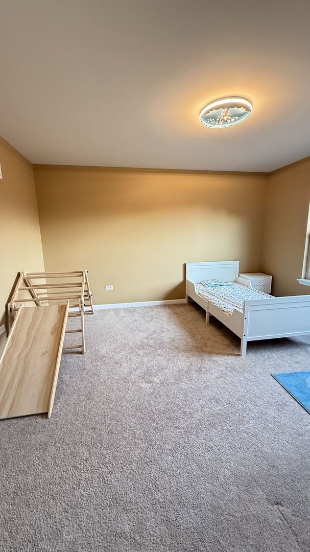 unfurnished bedroom with carpet floors