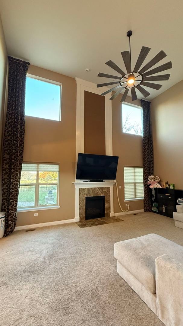 carpeted living room featuring ceiling fan