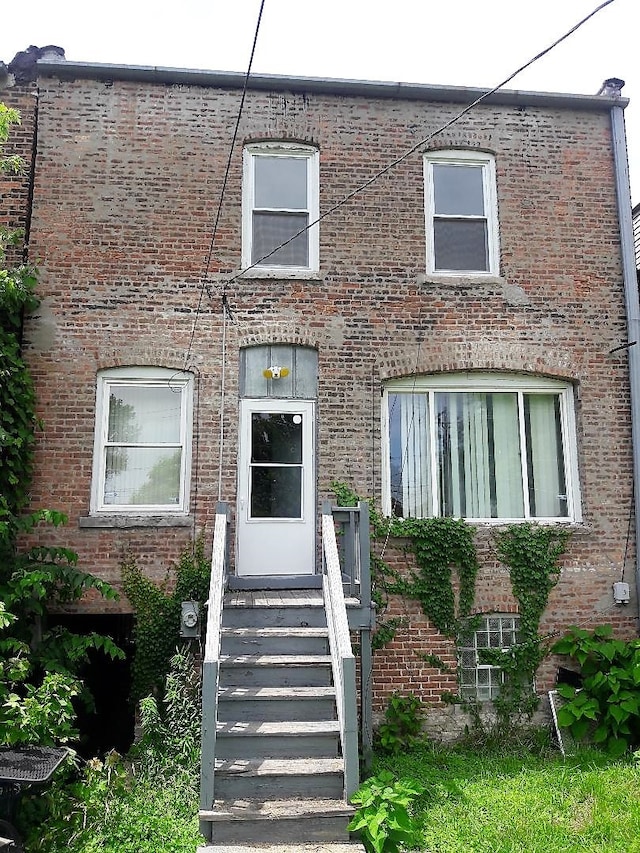 view of front facade