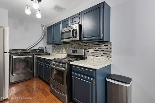 kitchen with backsplash, appliances with stainless steel finishes, blue cabinetry, independent washer and dryer, and dark hardwood / wood-style floors