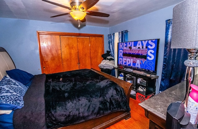 bedroom with ceiling fan, light hardwood / wood-style floors, and a closet