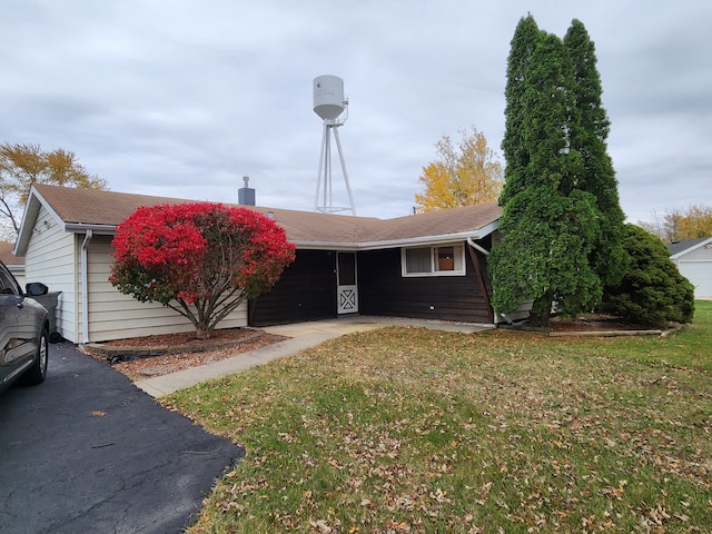 view of front of home with a front yard