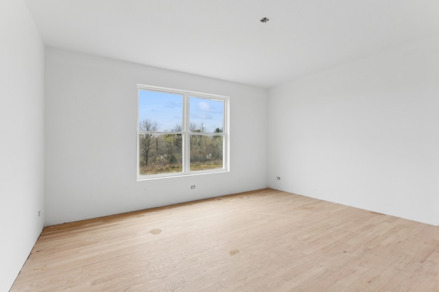 unfurnished room featuring a healthy amount of sunlight and light hardwood / wood-style flooring