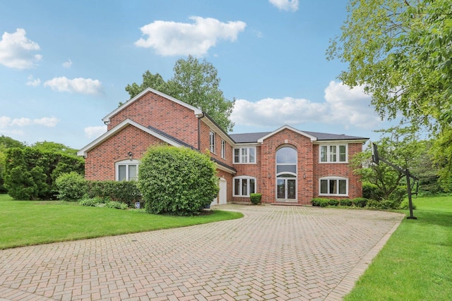 view of front of house featuring a front lawn