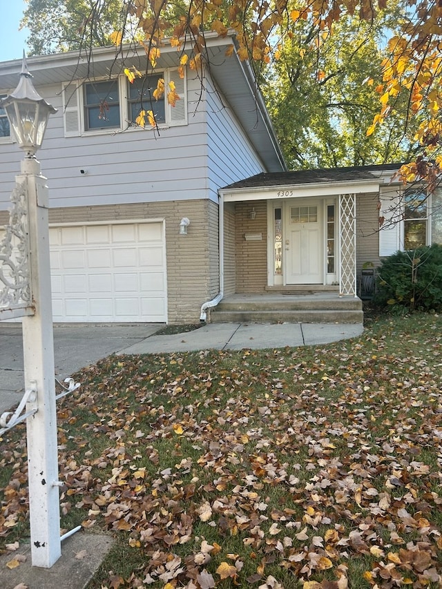 view of front of property featuring a garage