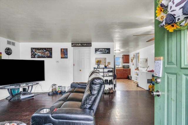 living area featuring visible vents, light wood-type flooring, and ceiling fan