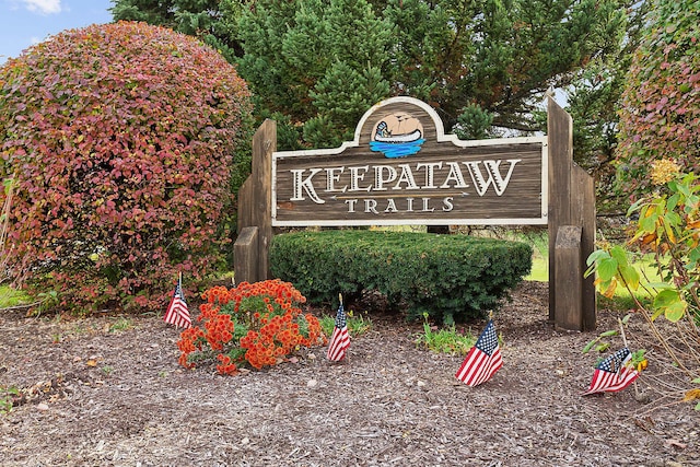 view of community / neighborhood sign