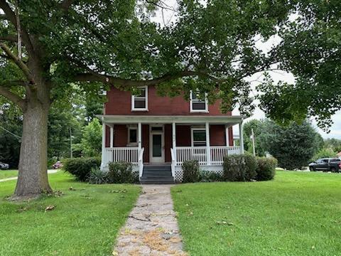 view of front of home with a front lawn and covered porch