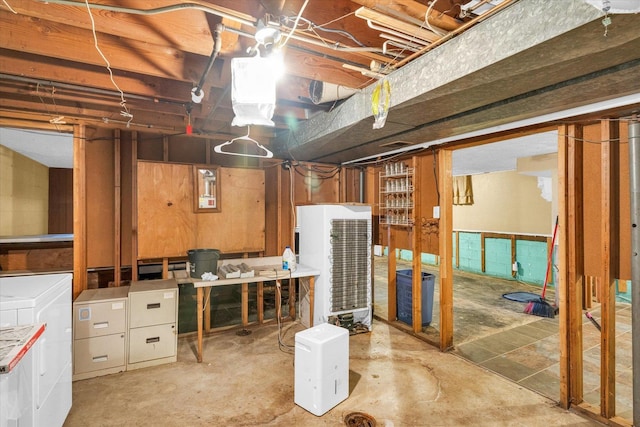 basement featuring washer and clothes dryer