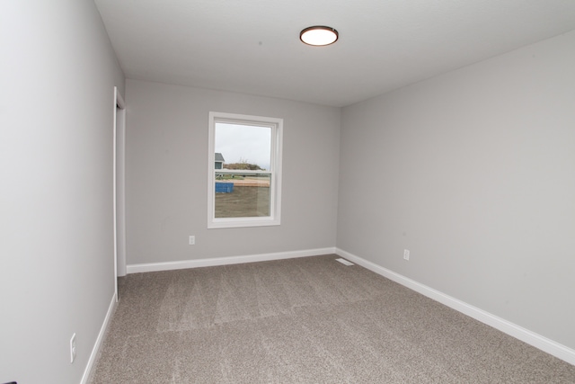 spare room featuring carpet floors