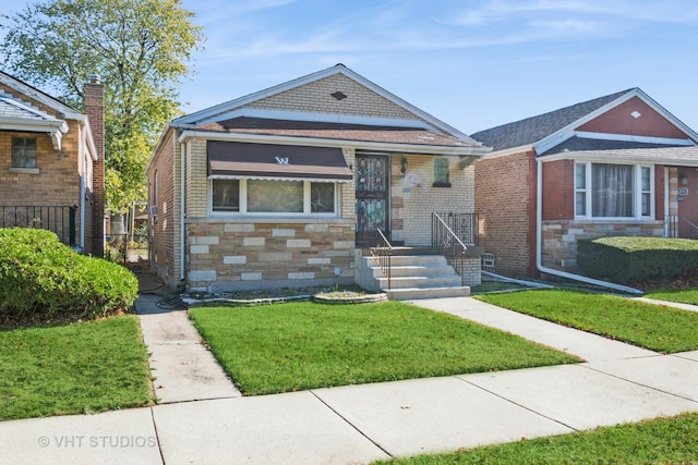 bungalow-style house featuring a front lawn