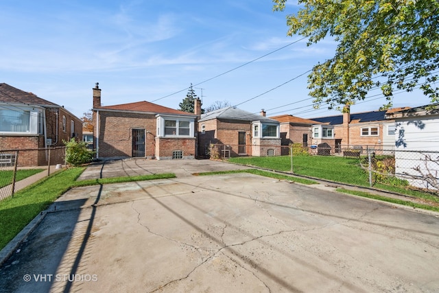 view of front of house with a front yard