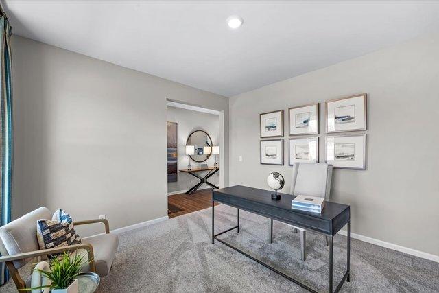 384 W Point Cir, Algonquin, IL 60102 - carpeted office with baseboards