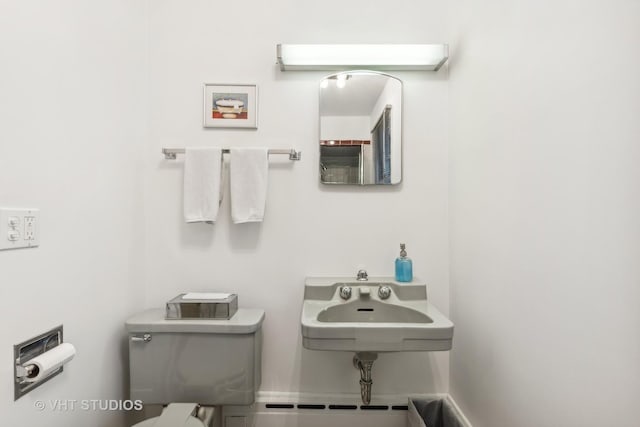 bathroom featuring toilet and sink