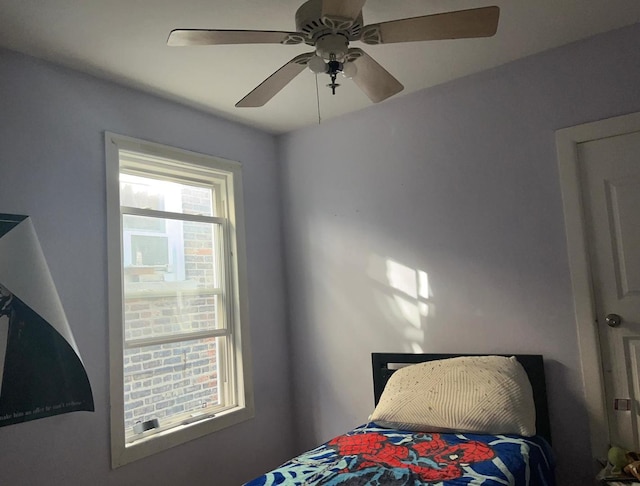 bedroom with ceiling fan