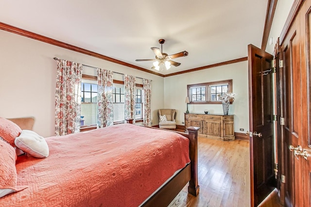 bedroom featuring light hardwood / wood-style floors, multiple windows, crown molding, and ceiling fan