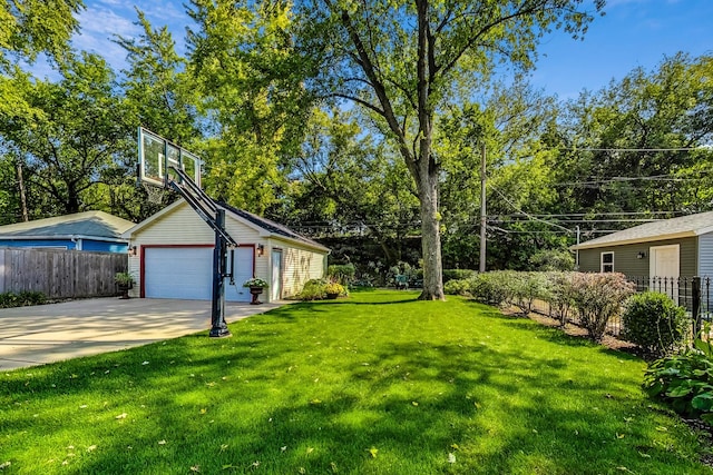 view of yard featuring a garage and an outdoor structure