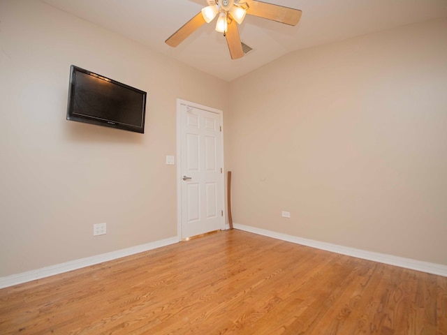 unfurnished room with light hardwood / wood-style flooring, lofted ceiling, and ceiling fan