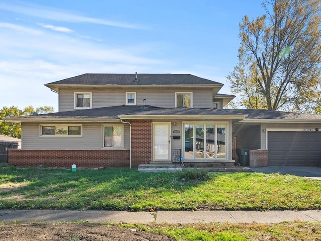 view of front facade featuring a garage and a front yard