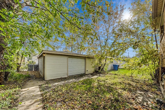 view of yard with an outbuilding and a garage