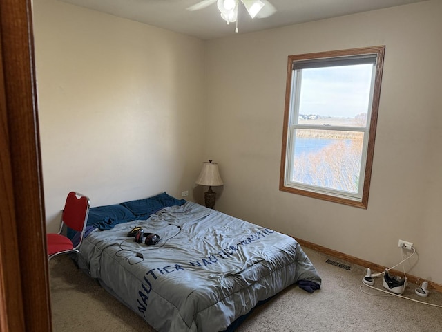 bedroom featuring ceiling fan and carpet