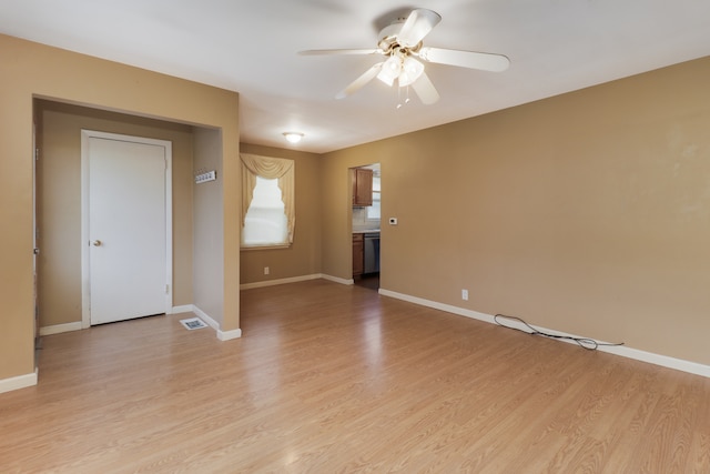 empty room featuring light hardwood / wood-style floors and ceiling fan