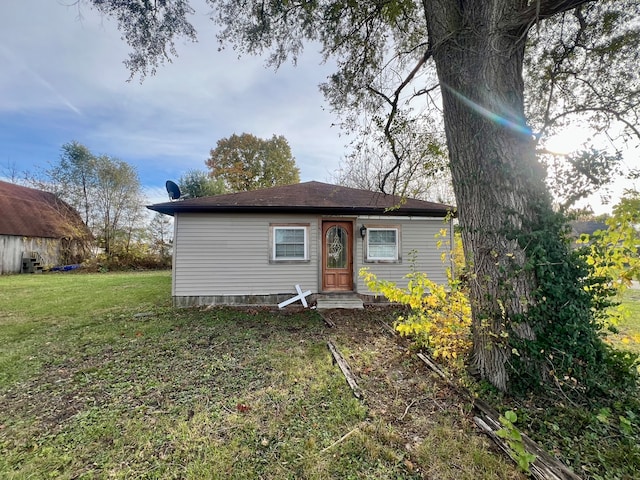 view of front of house featuring a front yard