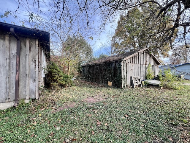 500 E 12th St, Georgetown, IL 61846 - view of yard featuring an outbuilding