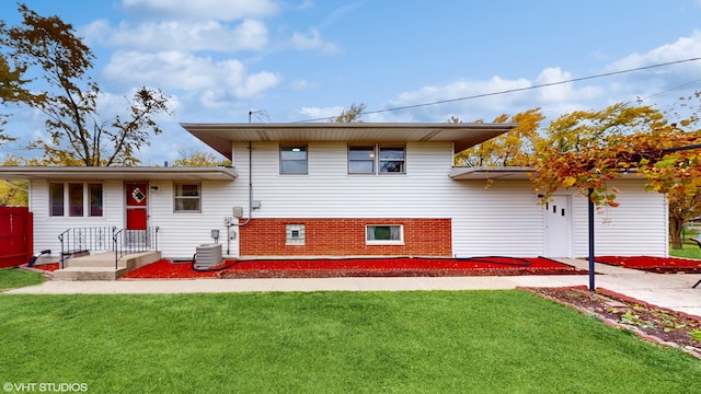 tri-level home with a front lawn