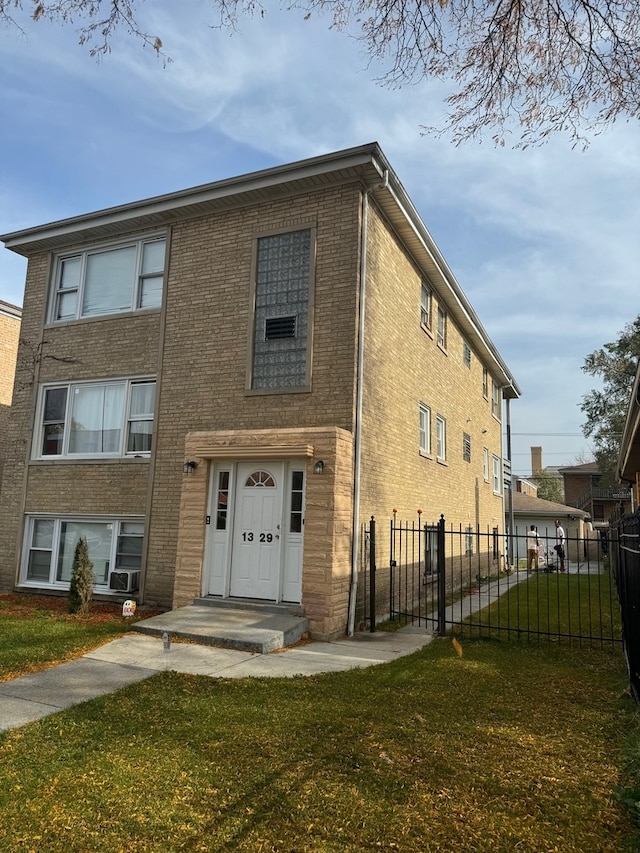 view of front facade with a front lawn