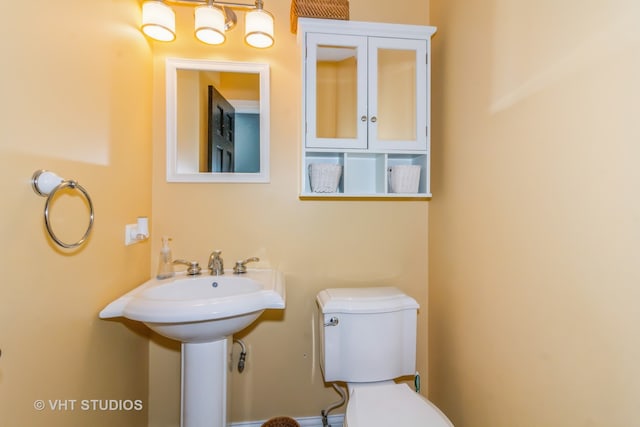 bathroom featuring toilet