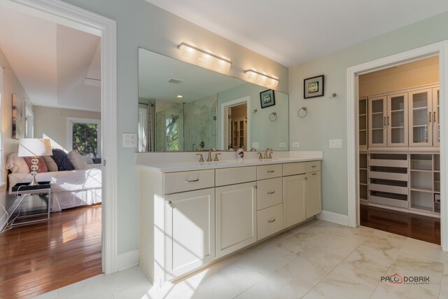 clothes washing area with dark wood-type flooring, a wealth of natural light, cabinets, and independent washer and dryer