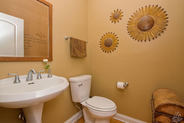 bathroom featuring sink and toilet