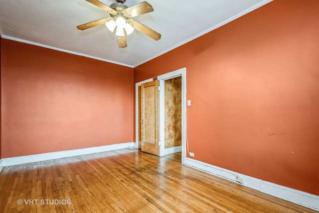 unfurnished room featuring ornamental molding, light hardwood / wood-style floors, and ceiling fan