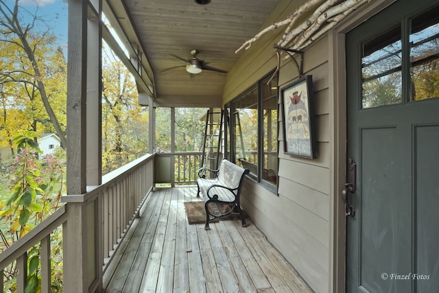 deck with ceiling fan