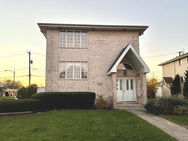 view of front of property with a lawn