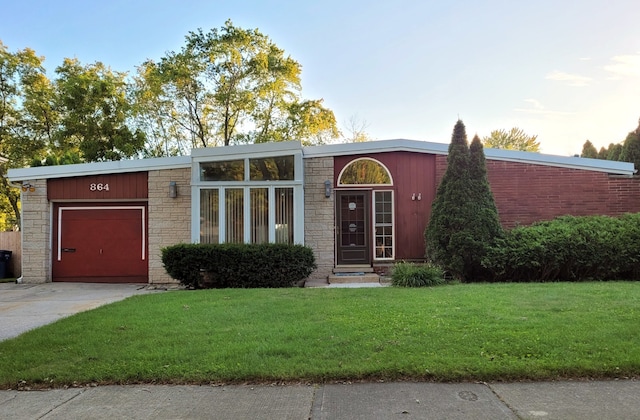 view of front facade with a front yard and a garage