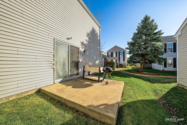 view of yard featuring a patio