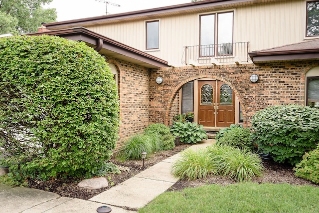 1385 Montgomery Dr, Deerfield, IL 60015 - doorway to property featuring brick siding and a balcony