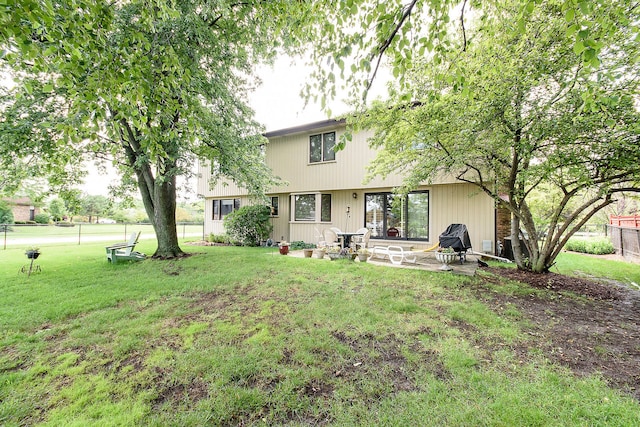 1385 Montgomery Dr, Deerfield, IL 60015 - back of property with a patio area