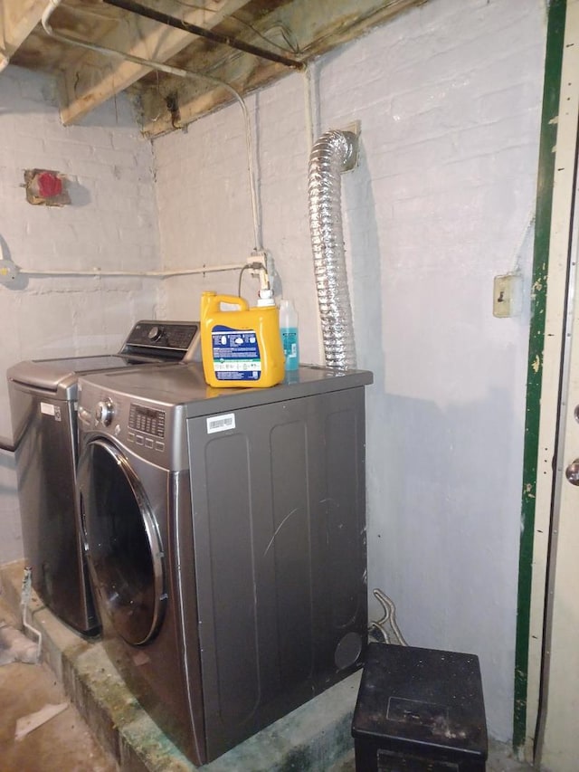 clothes washing area featuring washing machine and dryer