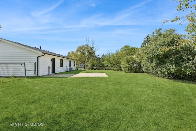 view of yard with a patio area