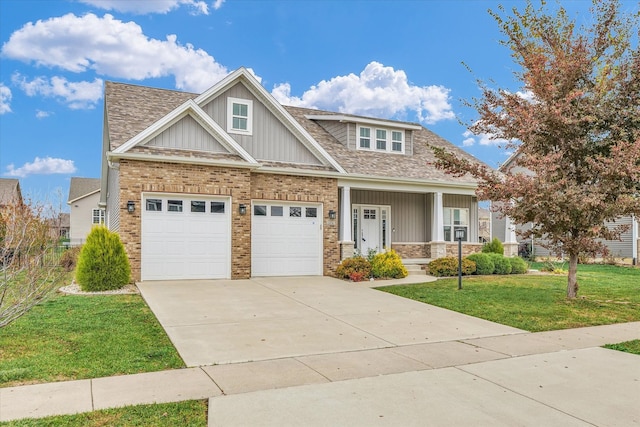 craftsman inspired home with a front lawn and a garage